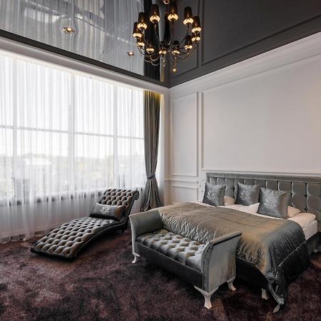 Grand Royal Hotell Tjernivtsi Exteriör bild