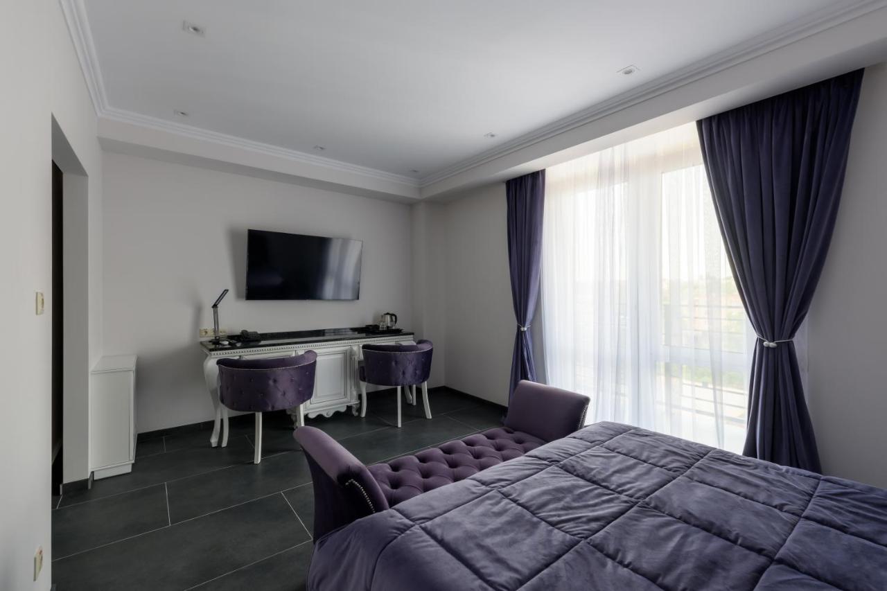 Grand Royal Hotell Tjernivtsi Exteriör bild