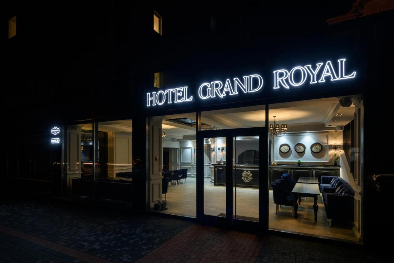 Grand Royal Hotell Tjernivtsi Exteriör bild