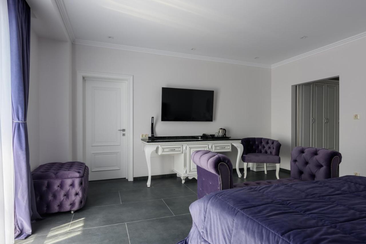 Grand Royal Hotell Tjernivtsi Exteriör bild
