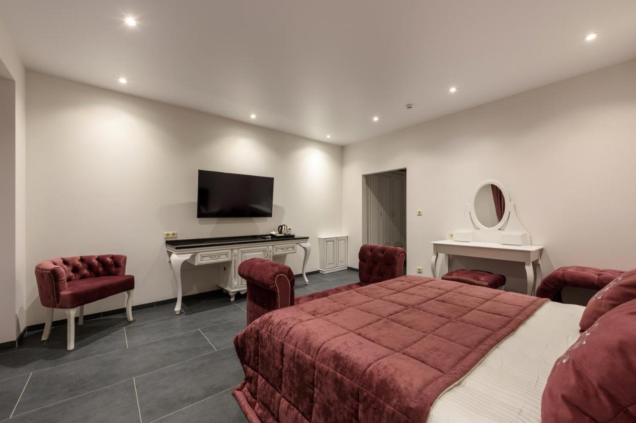 Grand Royal Hotell Tjernivtsi Exteriör bild