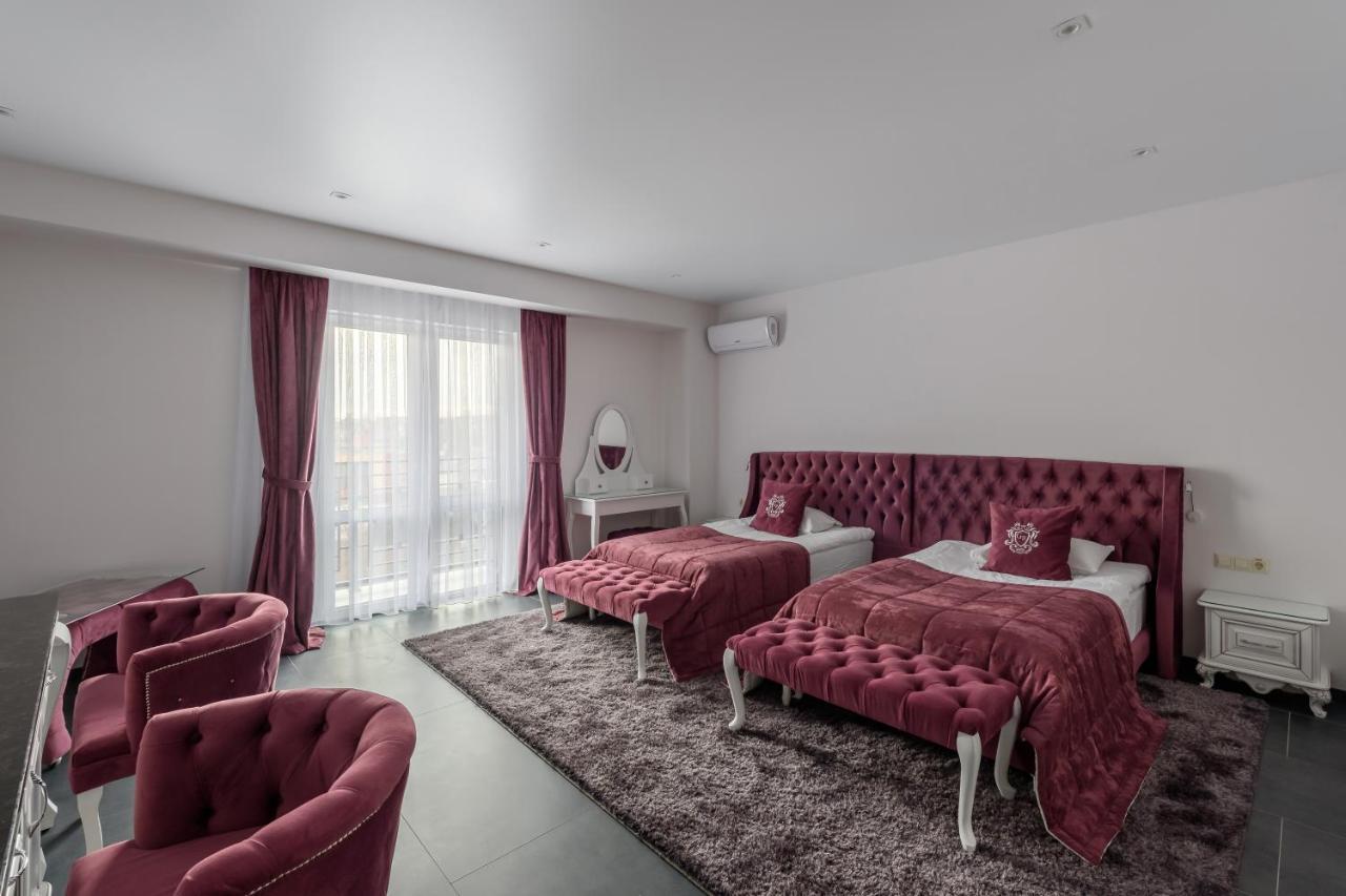 Grand Royal Hotell Tjernivtsi Exteriör bild