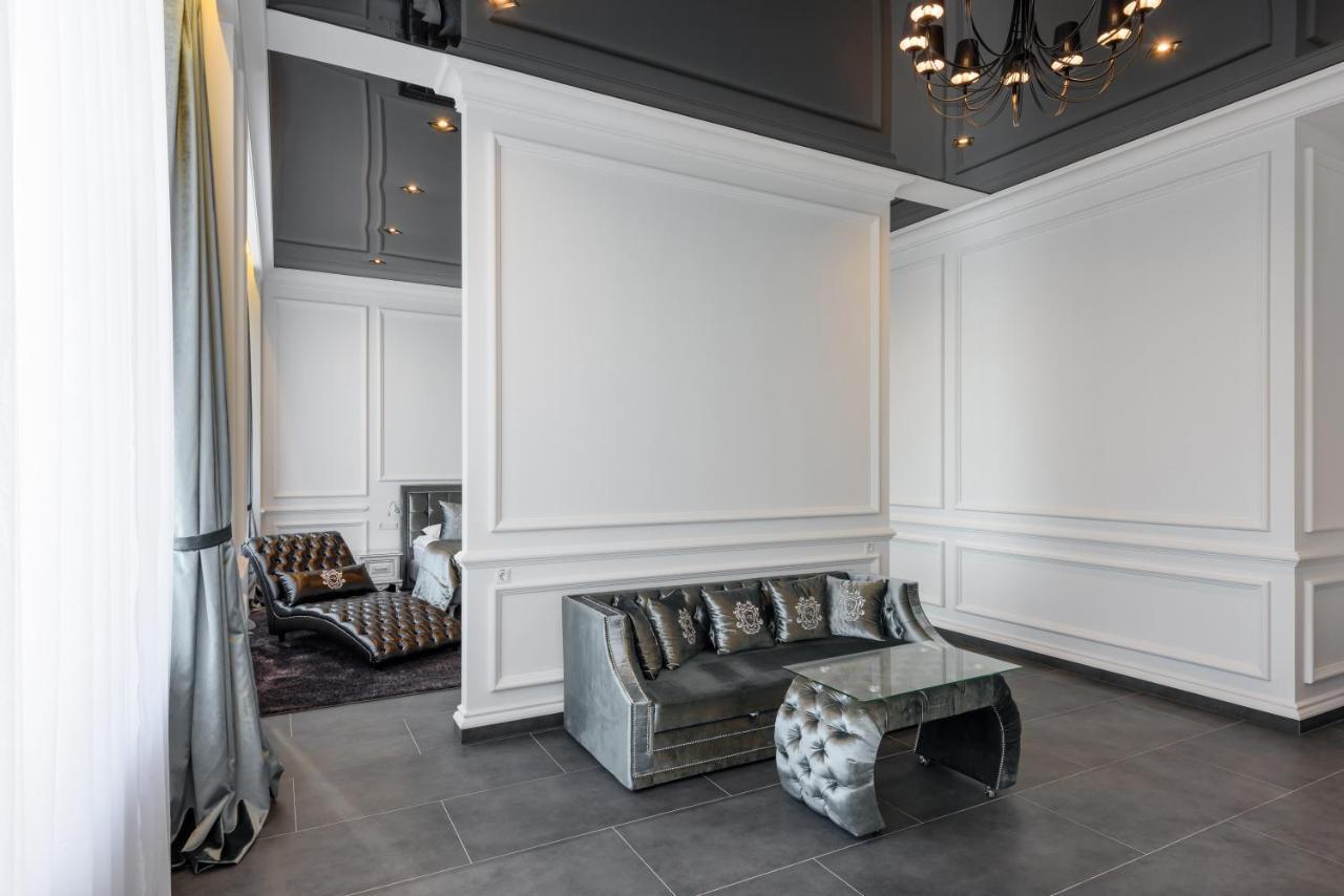 Grand Royal Hotell Tjernivtsi Exteriör bild
