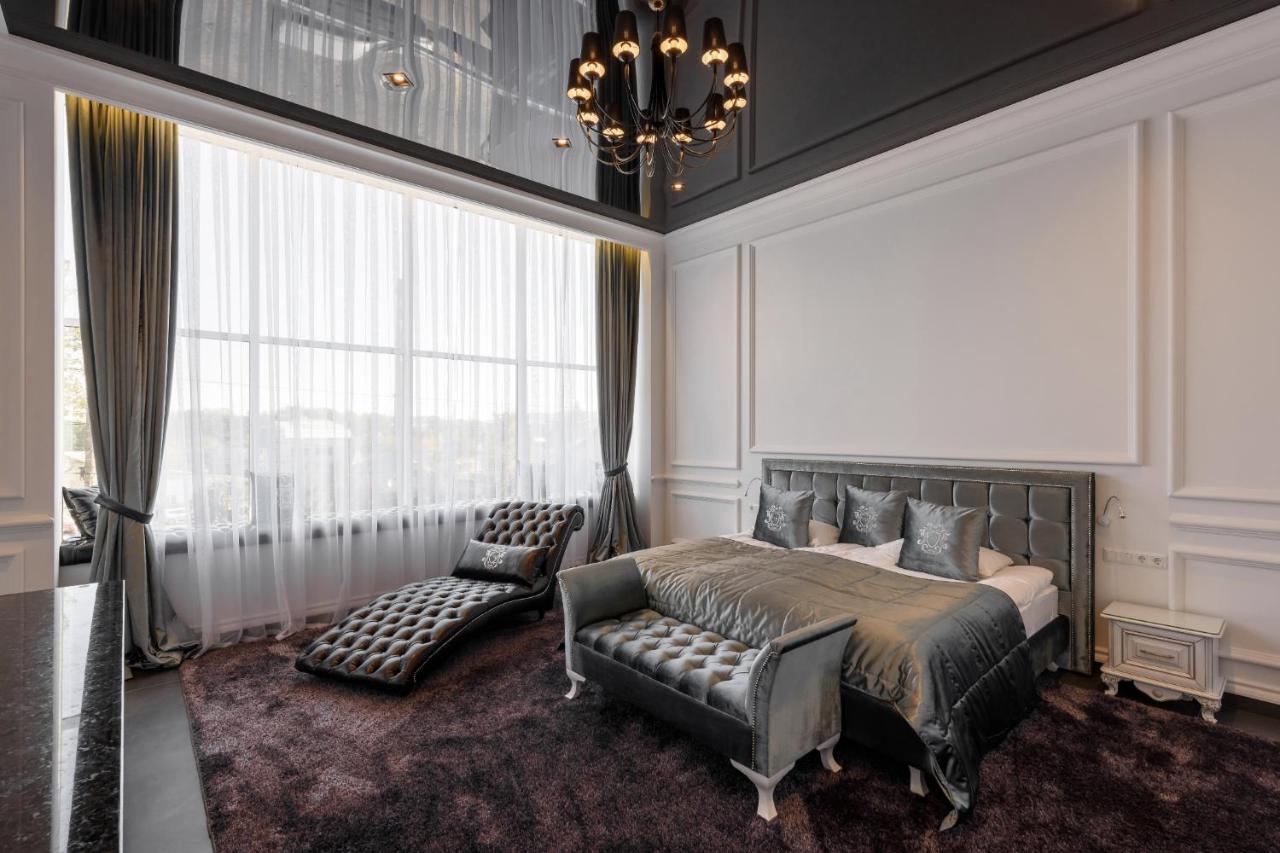 Grand Royal Hotell Tjernivtsi Exteriör bild
