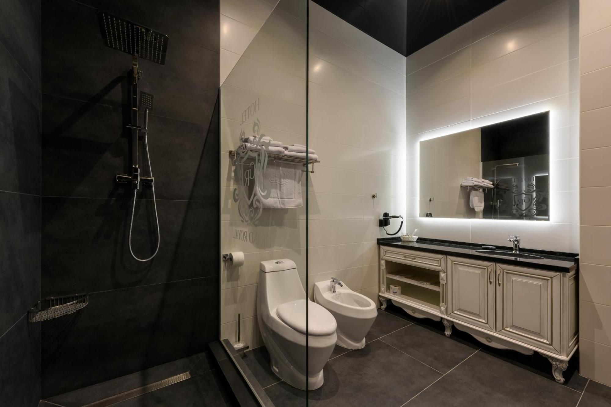 Grand Royal Hotell Tjernivtsi Rum bild